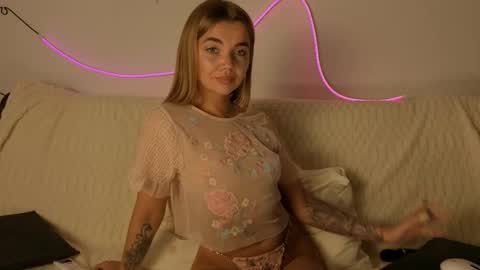 carriebradshawww online show from 10/10/25, 02:38