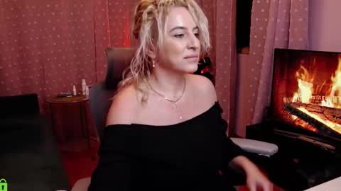 Carrie online show from 12/03/25, 04:53