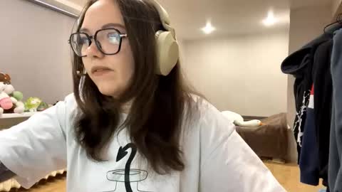 Emilia online show from 12/15/25, 03:44