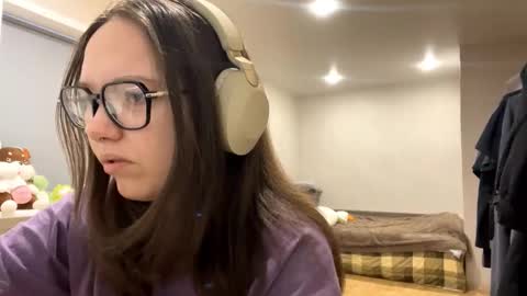 Emilia online show from 12/19/25, 02:40