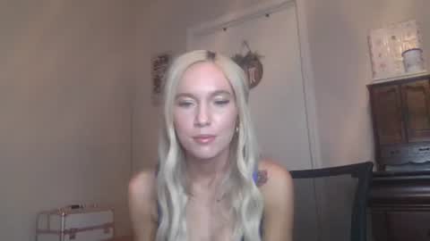 Snapshot of caseygirl6879 chatting on 11/30/25, 07:07 Casey Lakes online show from 11/30/25, 07:07