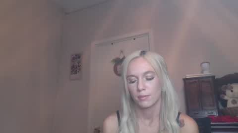 Snapshot of caseygirl6879 chatting on 12/02/25, 11:45 Casey Lakes online show from 12/02/25, 11:45