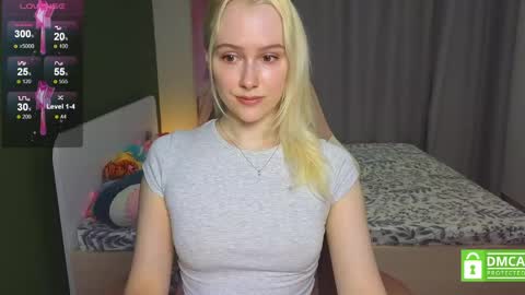 Snapshot of caseylabow chatting on 06/06/26, 05:34 My name is Casey... Nice to meet you I will be happy to have funthumbs up please its important online show from 06/06/26, 05:34