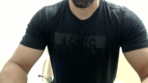 Snapshot of cashmastermuscle77 chatting on 07/05/26, 11:34 cashmastermuscle77 online show from 07/05/26, 11:34
