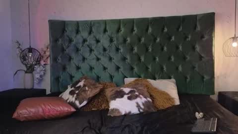 casper_white_ online show from 09/27/25, 08:14