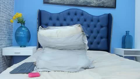 casper_white_ online show from 10/03/25, 05:04