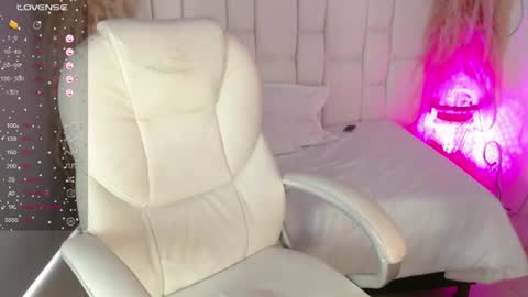 Snapshot of cassandraferran chatting on 07/12/26, 01:02 Cassandra online show from 07/12/26, 01:02