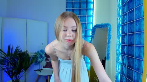 Snapshot of cassie_palmer chatting on 12/12/24, 11:40 Hello my name is Cassie and my friend Nilo is also here online show from 12/12/24, 11:40