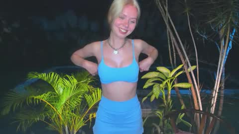 Snapshot of cassie_palmer chatting on 02/21/26, 02:07 Hello my name is Cassie and my friend Nilo is also here online show from 02/21/26, 02:07