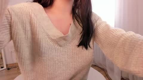 Snapshot of cassie_palmer chatting on 04/17/26, 11:24 Hello my name is Cassie and my friend Nilo is also here online show from 04/17/26, 11:24
