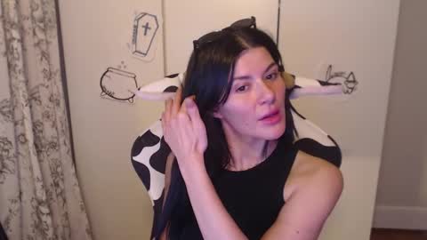 Snapshot of cassiealvarez chatting on 10/05/25, 12:09 cassiealvarez online show from 10/05/25, 12:09