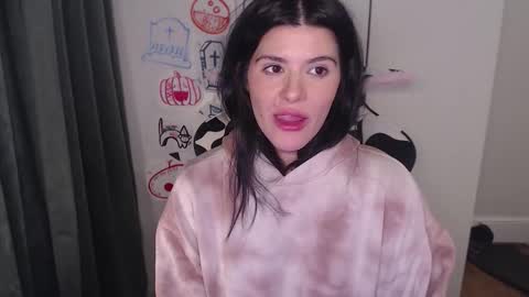 Snapshot of cassiealvarez chatting on 10/13/25, 04:23 cassiealvarez online show from 10/13/25, 04:23