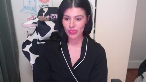 Snapshot of cassiealvarez chatting on 10/19/25, 02:45 cassiealvarez online show from 10/19/25, 02:45