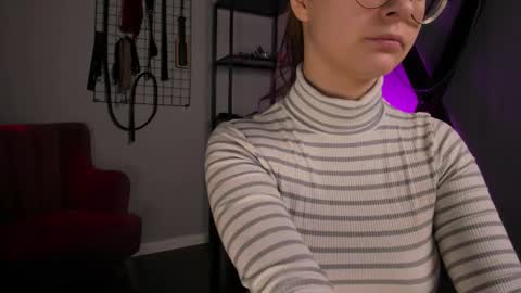 assie online show from 09/16/25, 08:43