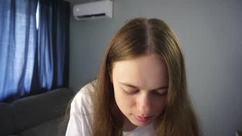 Snapshot of cassiehorridge chatting on 06/24/26, 05:28 Alice online show from 06/24/26, 05:28