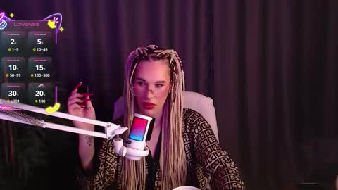 Cassie online show from 11/28/25, 07:00