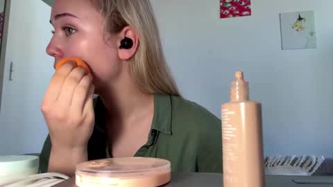 Olivia online show from 04/08/26, 07:08