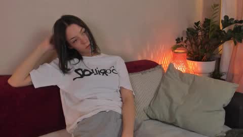  cassandra  online show from 11/04/25, 06:29