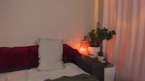  cassandra  online show from 11/08/25, 02:23