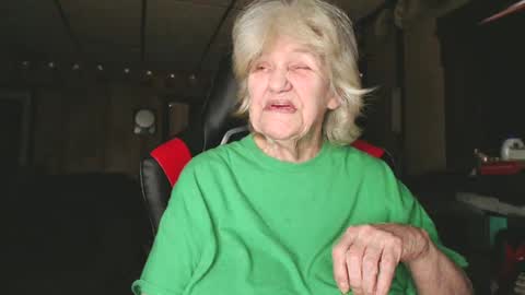 cat online show from 12/21/24, 08:21