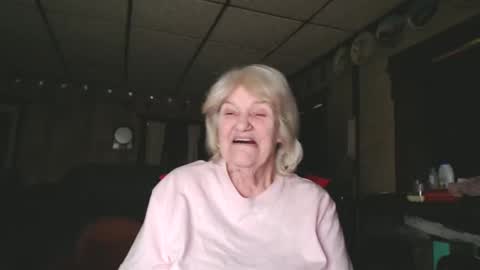 cat online show from 12/31/24, 07:40