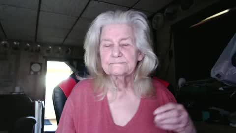 cat online show from 10/03/25, 05:43