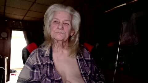 cat online show from 10/07/25, 05:10