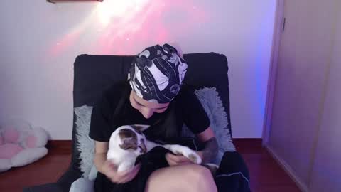cat online show from 01/31/25, 08:22