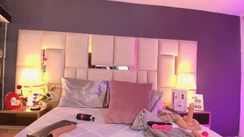 catalina online show from 03/11/25, 04:07