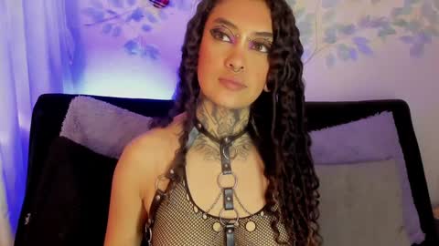 Cata green model independient online show from 12/19/24, 09:49