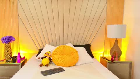 Dani   online show from 10/21/25, 07:58