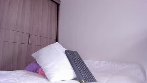 Snapshot of cata_n_cami chatting on 12/08/24, 05:11 cata_n_cami online show from 12/08/24, 05:11