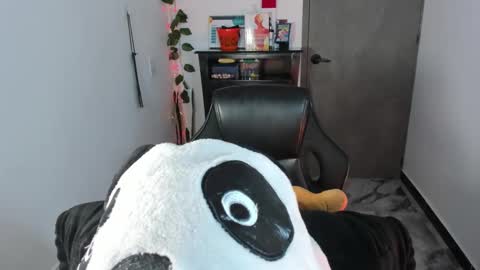 Snapshot of cataleya_0_0_ chatting on 02/21/25, 01:55 Flor....... online show from 02/21/25, 01:55