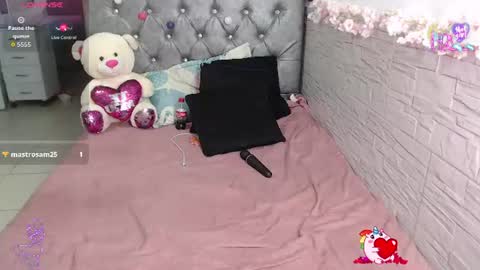 Snapshot of catalinahenao chatting on 07/05/26, 11:23 cata online show from 07/05/26, 11:23