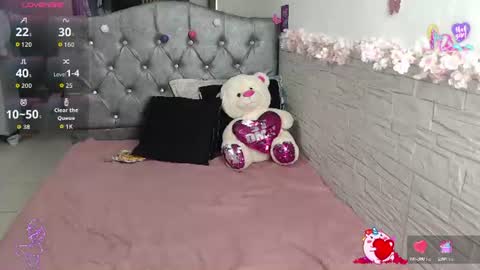 Snapshot of catalinahenao chatting on 07/17/26, 08:21 cata online show from 07/17/26, 08:21