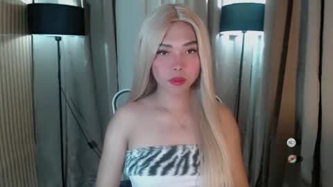 Snapshot of catherine_365 chatting on 11/16/25, 12:33 catherine_365 online show from 11/16/25, 12:33