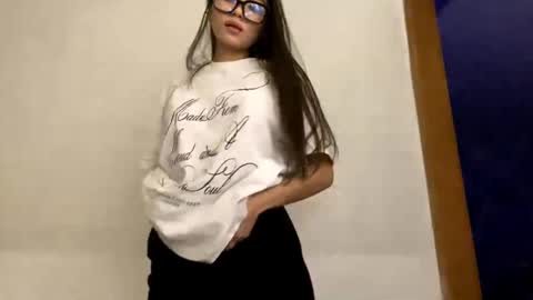Snapshot of catherinepirs chatting on 05/15/26, 06:37 catherinepirs online show from 05/15/26, 06:37
