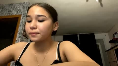 Snapshot of catherinepirs chatting on 05/28/26, 04:04 catherinepirs online show from 05/28/26, 04:04