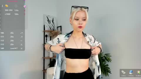 Snapshot of cathiearzabala chatting on 06/23/26, 11:08 Mia online show from 06/23/26, 11:08