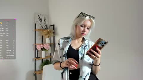 Snapshot of cathiearzabala chatting on 07/01/26, 11:01 Mia online show from 07/01/26, 11:01