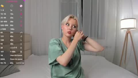 Snapshot of cathiearzabala chatting on 07/10/26, 11:02 Mia online show from 07/10/26, 11:02
