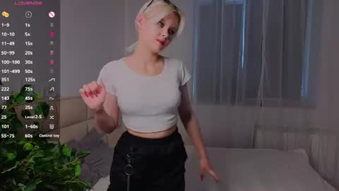 Snapshot of cathiearzabala chatting on 07/17/26, 11:06 Mia online show from 07/17/26, 11:06
