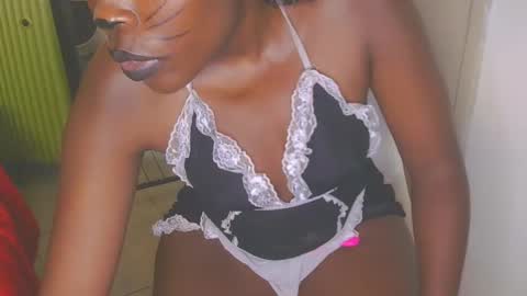 catrine online show from 10/18/25, 08:37