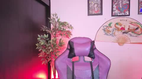 Snapshot of cati_petite chatting on 06/19/26, 10:30 Cati help me reach my goal of 100 thumbs up again 3 online show from 06/19/26, 10:30