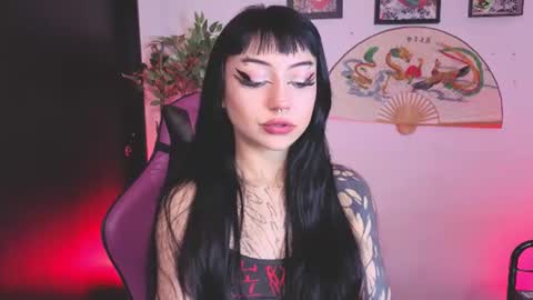 Snapshot of cati_petite chatting on 07/11/26, 12:30 Cati help me reach my goal of 100 thumbs up again 3 online show from 07/11/26, 12:30