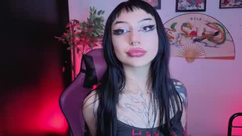 Snapshot of cati_petite chatting on 07/18/26, 07:12 Cati help me reach my goal of 100 thumbs up again 3 online show from 07/18/26, 07:12