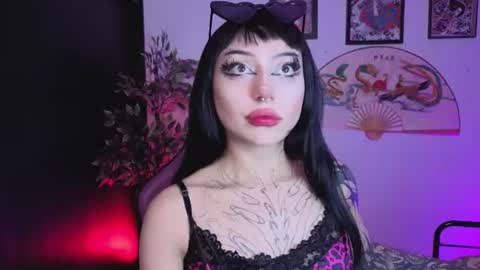 Snapshot of cati_petite chatting on 07/31/26, 07:41 Cati help me reach my goal of 100 thumbs up again 3 online show from 07/31/26, 07:41