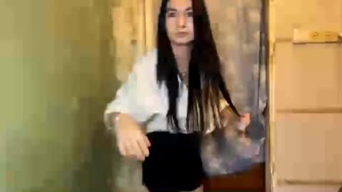 Lola online show from 12/17/25, 09:10