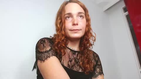 Snapshot of catnessa_ chatting on 12/24/24, 12:33 Catalina Restrepo online show from 12/24/24, 12:33