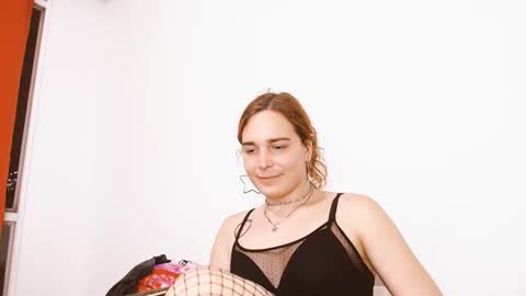 Snapshot of catnessa_ chatting on 10/03/25, 12:18 Catalina Restrepo online show from 10/03/25, 12:18